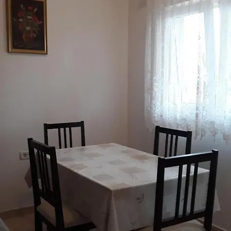 In Pula- Kroatien Mit Hohen Gaestebewertungen By Interhome Lejlighed