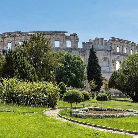 In Pula- Kroatien Mit Hohen Gaestebewertungen By Interhome